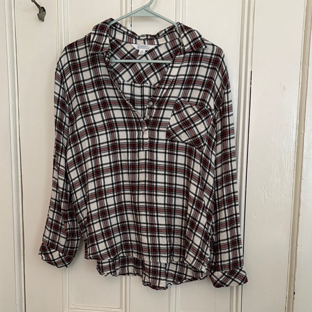 Market & Spruce Plaid top - size MP - black, red, white.